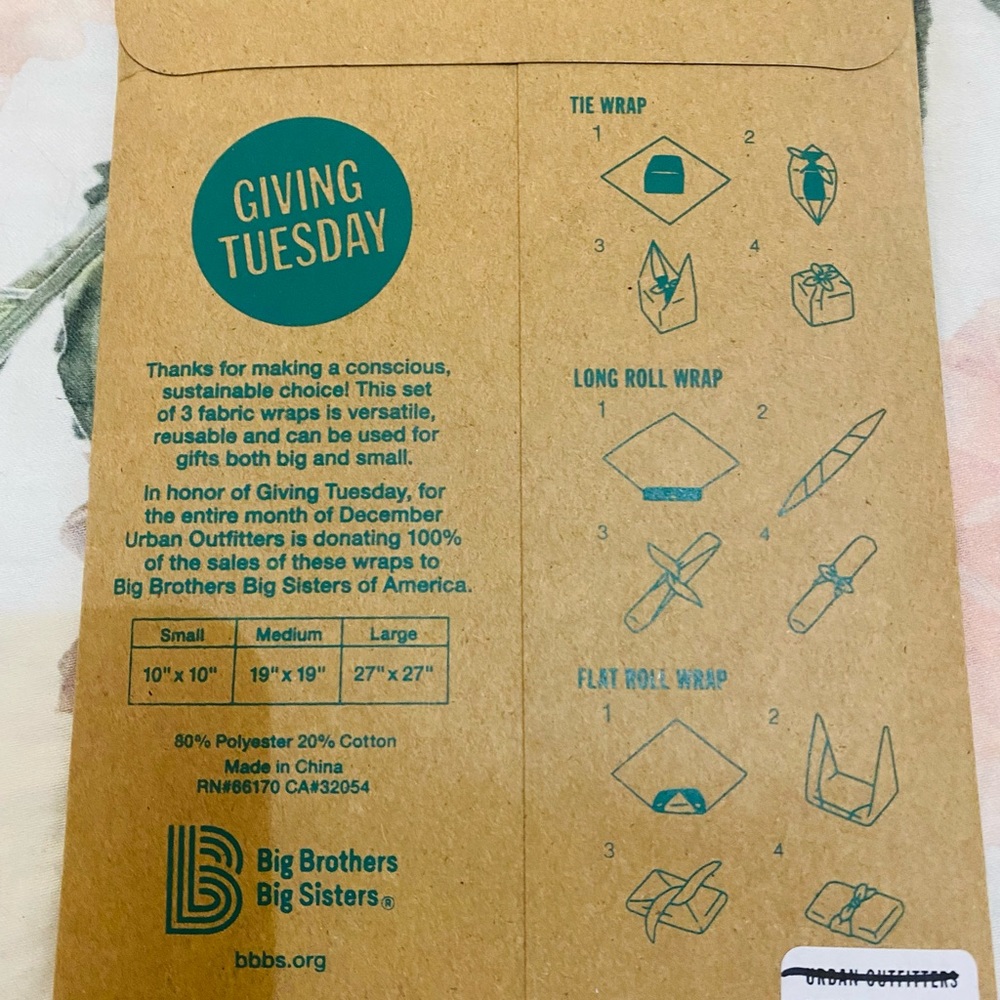 🆕 UO Community Cares + Big Brothers Big Sisters Reusable Holiday Gift Wrap Set - Picture 5 of 6